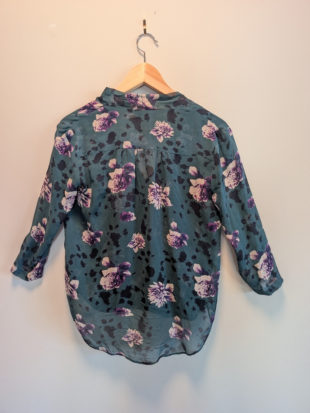 Babaton Aritzia 100% Silk Floral Blouse XS Green Draped Front - Picture 2 of 5